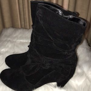 NWT Qupid Black Faux Suede Ankle Boot w\ Bow